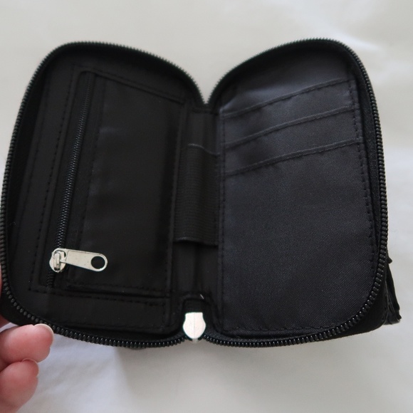 Disney Phone Case/Wallet Fits Iphone 4 - Picture 3 of 3